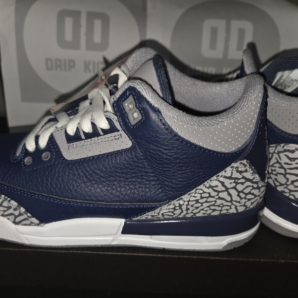 Jordan 3 Georgetown Sneakers - Picture 3 of 5